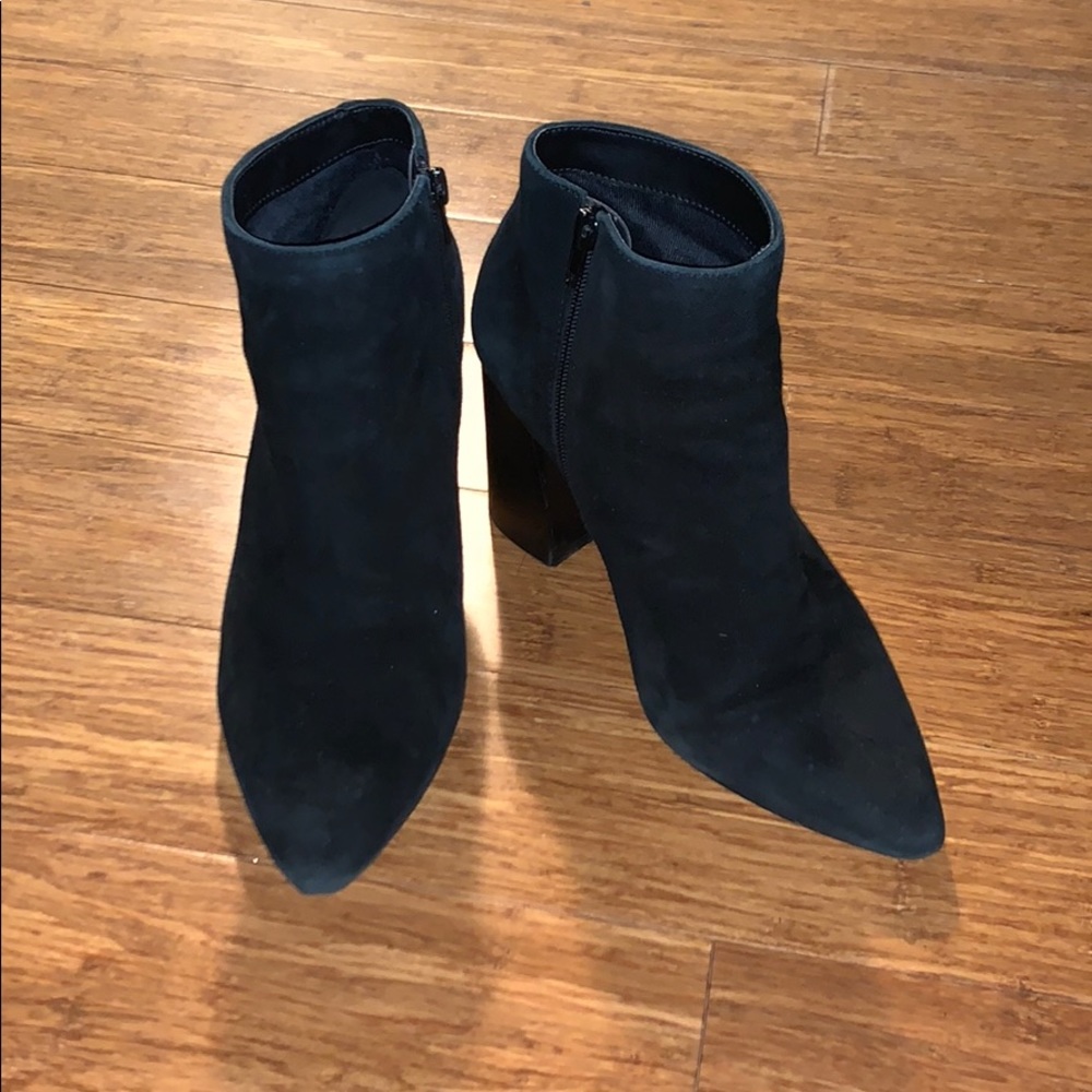Steve Madden Black Simmer Booties. Size 8